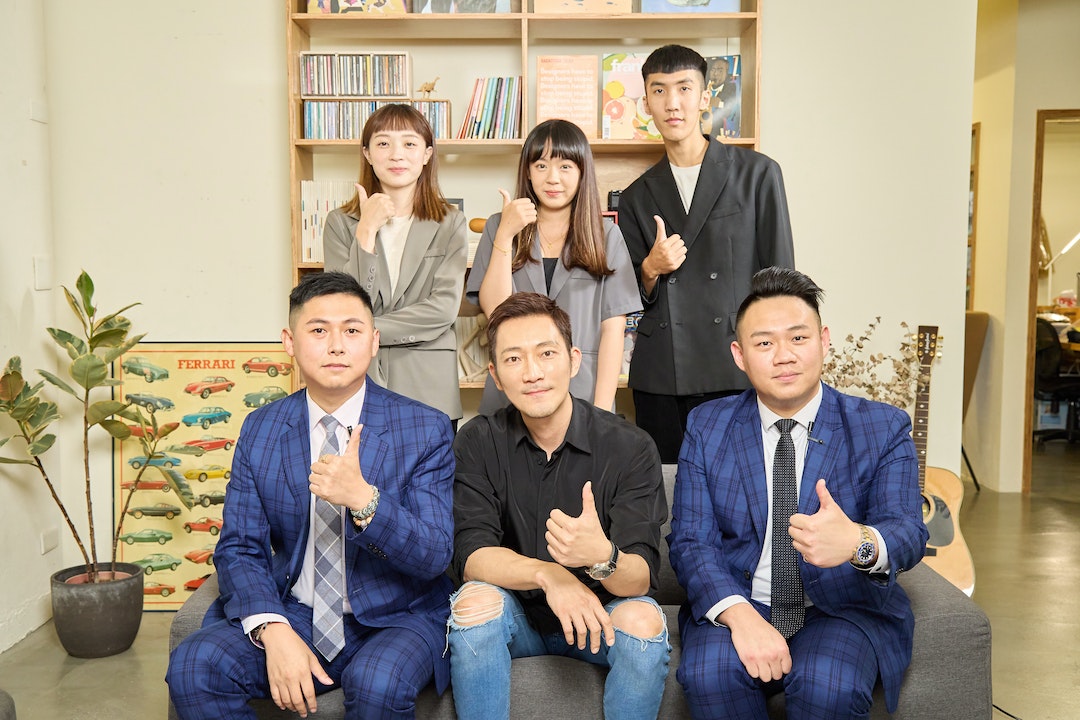 創業家崴爺與錠嵂保經業務同仁大合照