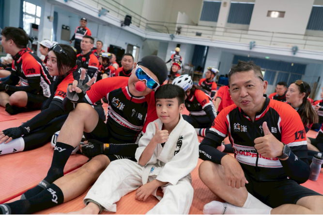 於苗栗梅園國小捐贈柔道角力隊訓練物資，協助小選手打造更安全的訓練環境