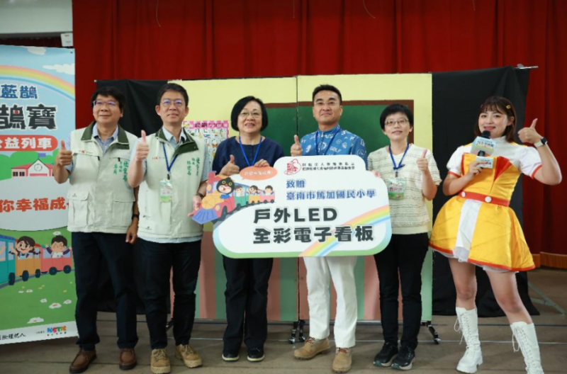 錠嵂藍鵲社福基金會董事長 李淑芬 (上圖左三)表示： 陪伴是行動，守護是承諾。 保險的核心在風險管理與事前準備；我們把同樣的精神帶進校園， 透過戲劇與練習幫助孩子辨識風險、保護自己與他人， 並在災後重建過程找回安全感與韌性。
