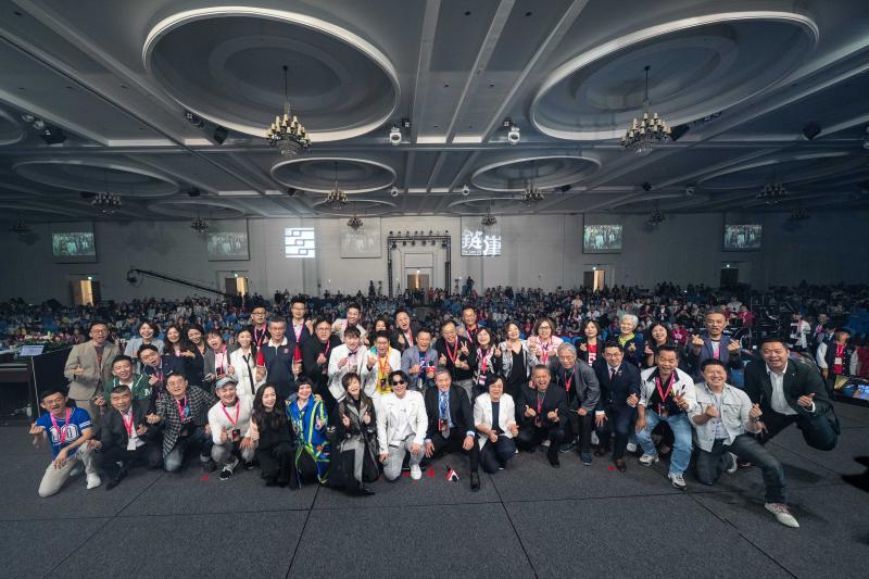 錠嵂春季業務大會宣告六億激勵方案上路，翻倍成長計畫帶領團隊邁向下一個新紀元。
